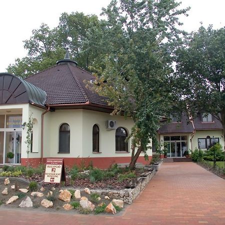Hotel Fortuna Dávod Zewnętrze zdjęcie