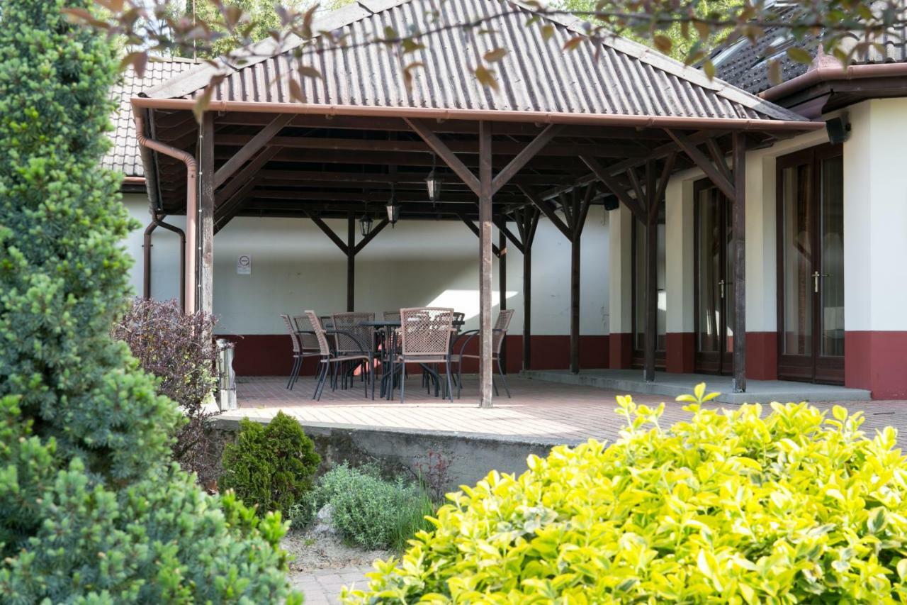 Hotel Fortuna Dávod Zewnętrze zdjęcie