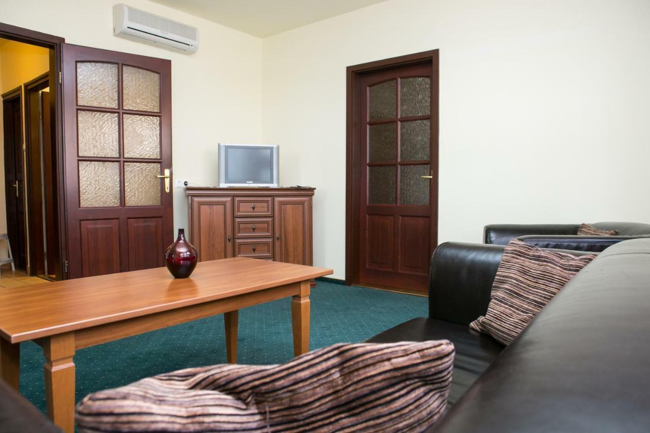 Hotel Fortuna Dávod Zewnętrze zdjęcie