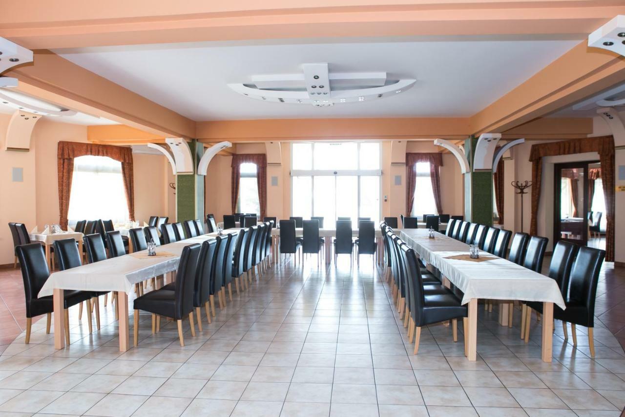 Hotel Fortuna Dávod Zewnętrze zdjęcie