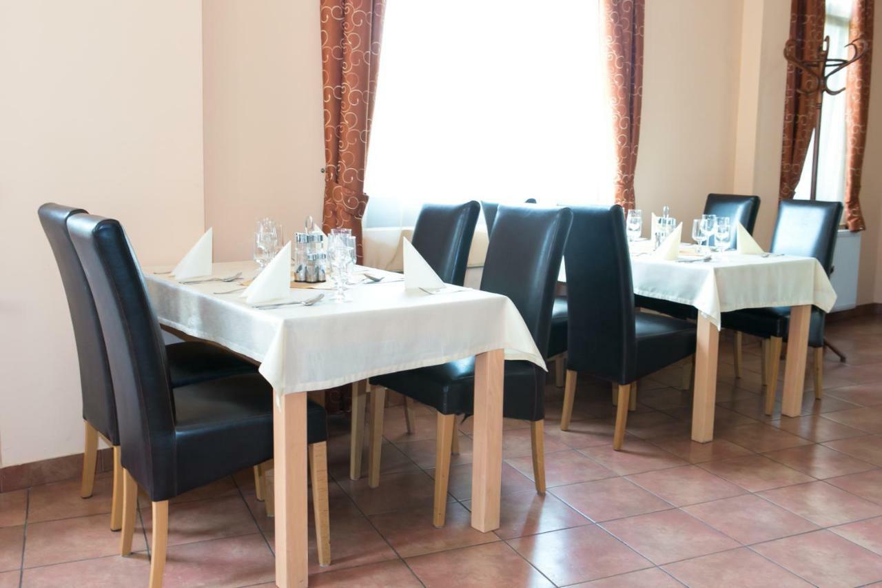 Hotel Fortuna Dávod Zewnętrze zdjęcie