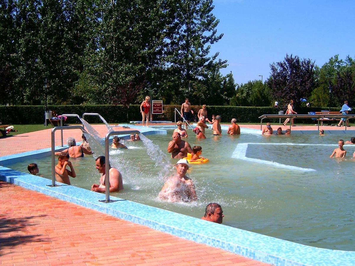 Hotel Fortuna Dávod Zewnętrze zdjęcie