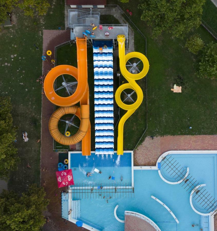 Hotel Fortuna Dávod Zewnętrze zdjęcie
