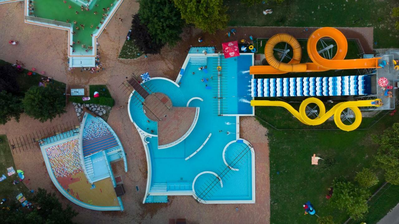Hotel Fortuna Dávod Zewnętrze zdjęcie