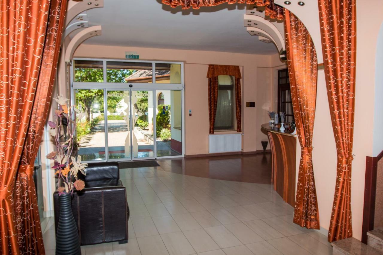 Hotel Fortuna Dávod Zewnętrze zdjęcie